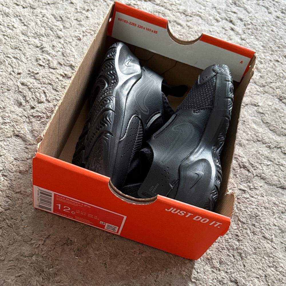 Nike Men's Black Slip-On Sneakers